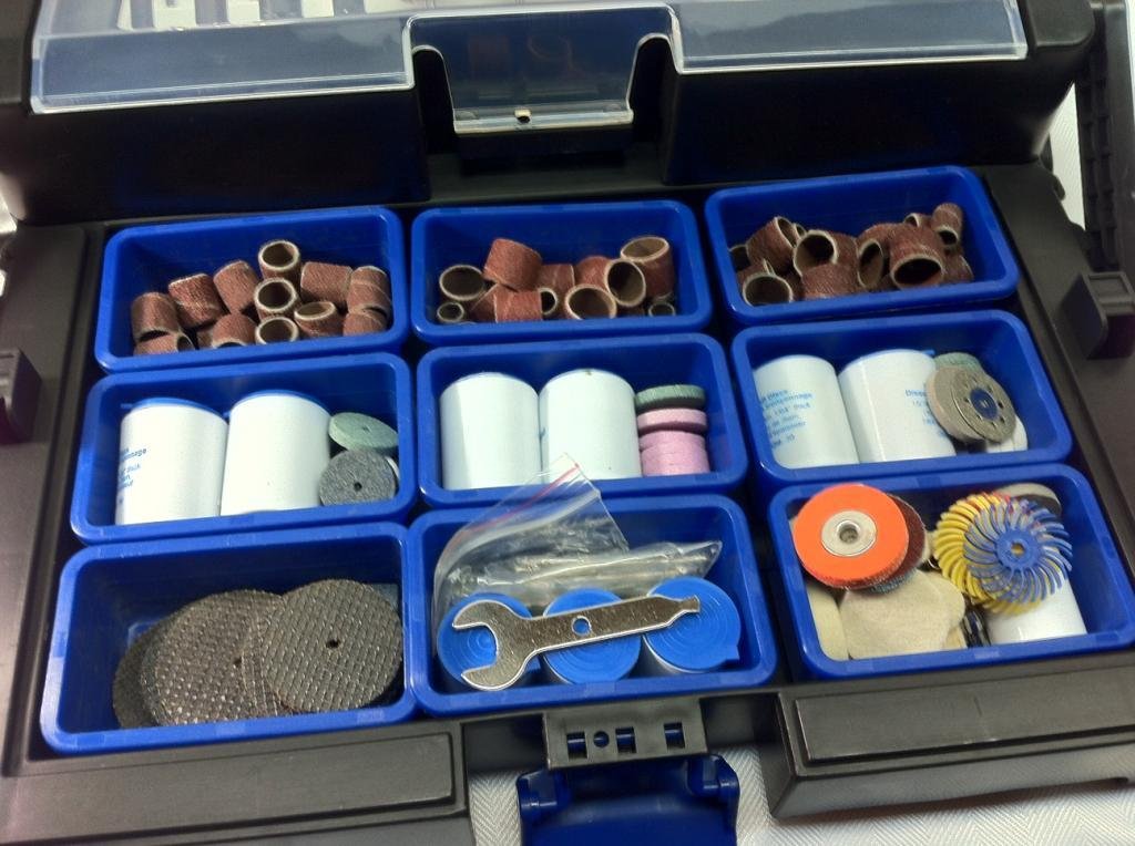 Kit d'accessoires pour outils rotatifs, 500 pièces, dans une boîte à outils en porte-à-faux